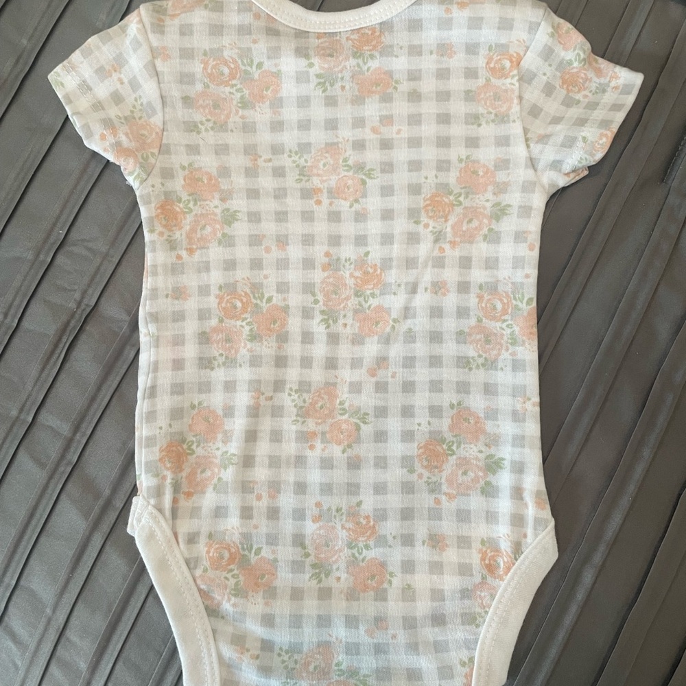 Three Short Sleeve Onesies, Sz 0-3 Months. Two Kyle & Deena, One Chickpea. - Picture 4 of 10